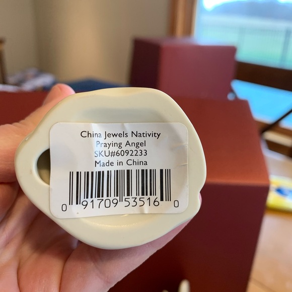 China Jewels Nativity - Praying angel and kneeling angel - Picture 5 of 6